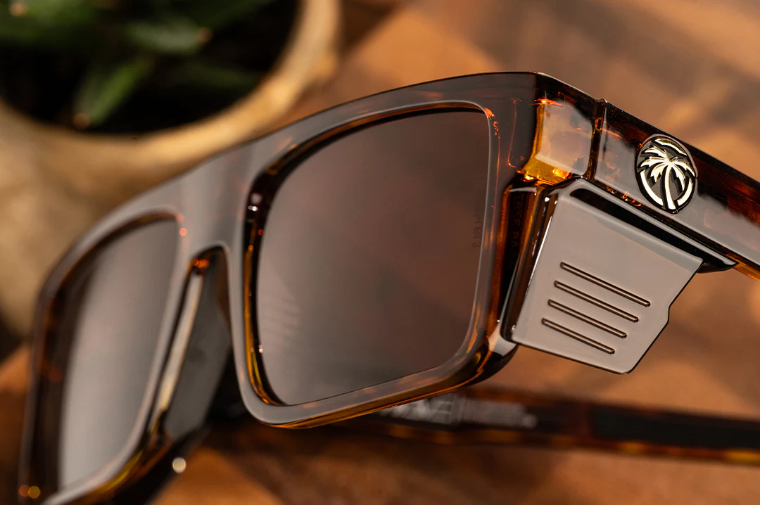 PERFORMANCE RAYTH SUNGLASSES: Tortoise - Image 3